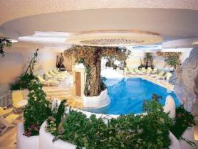 Italský hotel Alpen Hotel Corona s bazénem
