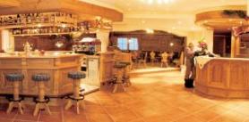 Italský hotel Alpenhotel Plaza s recepcí