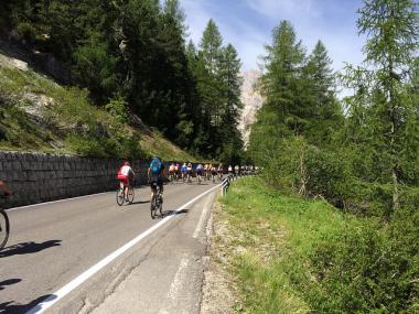 Sella Ronda a cyklisté
