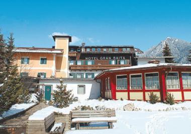 Sella Ronda a hotel Gran Baita Villa Mitzi v zimě