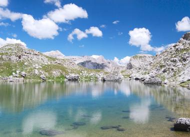 Sella Ronda a náhorní plošina Crespeina s jezerem
